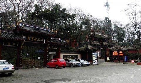 被分为伏龙观,二王庙,安澜索桥,玉垒关,离堆公园,玉垒山公园,玉女峰