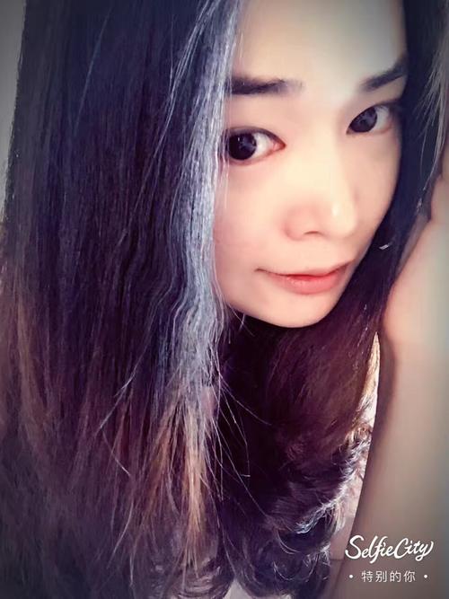 外表霸气十足的女人.内心深处却跟个孩子一样!童心未泯!