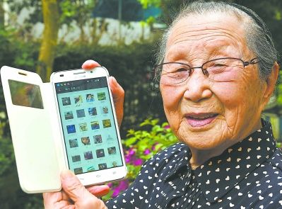 当老人爱上了微信,家人也会有小烦恼