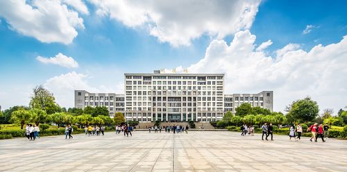 明德楼与明德广场--邵阳学院