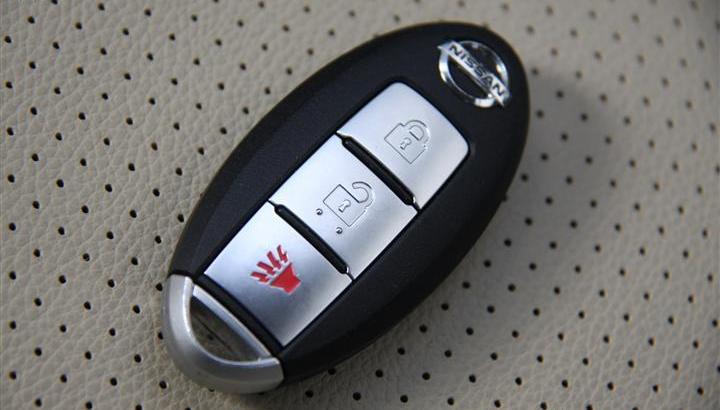 2011款 东风日产逍客 2.0 xv 龙 cvt 4wd 钥匙