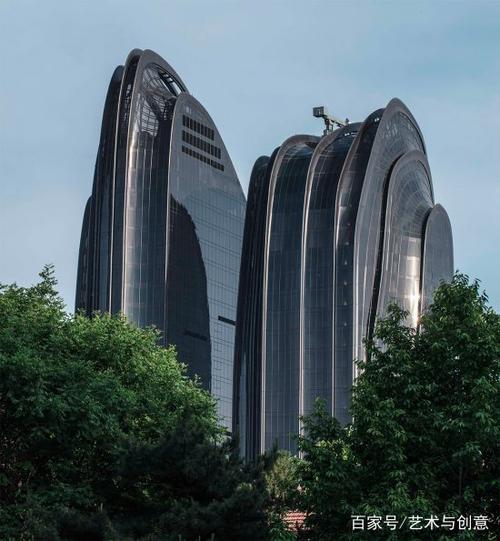中国建筑师马岩松创作的朝阳公园广场建筑群,灵感来自