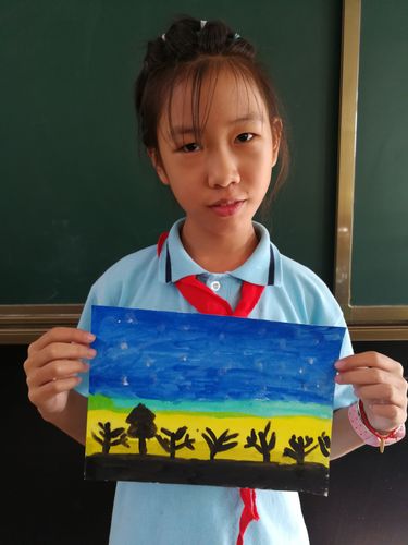五年级美术社团课部分作品《星空水彩》