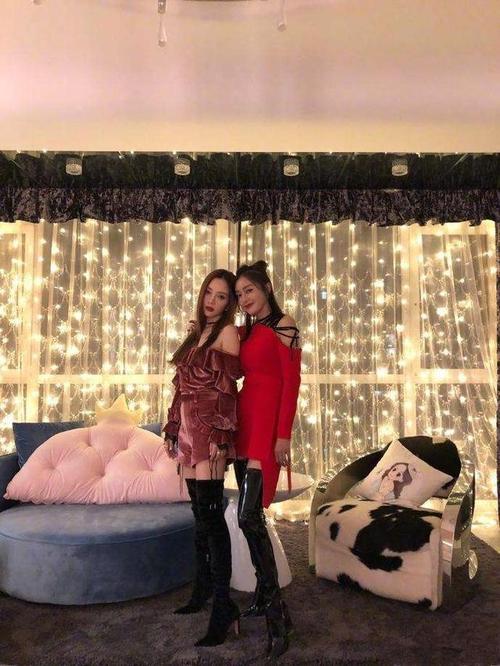 李小璐马苏秦岚闺蜜聚会,玩得好就会撞脸?