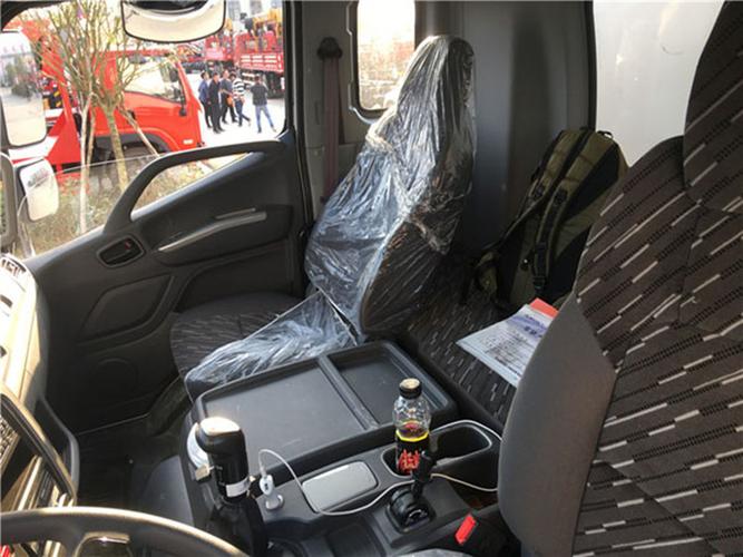 6米6福田欧马可s5欧航冷藏车国五