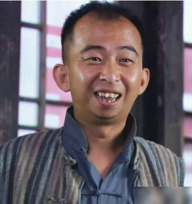 第一丑星巨兴茂演了24年配角终成导演今娶美妻成人生赢家