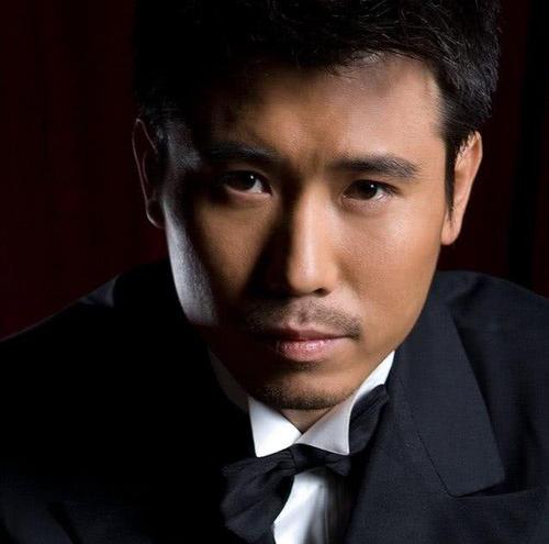 "排骨版"的于和伟,张嘉译最喜爱的搭档,一本正经的演"