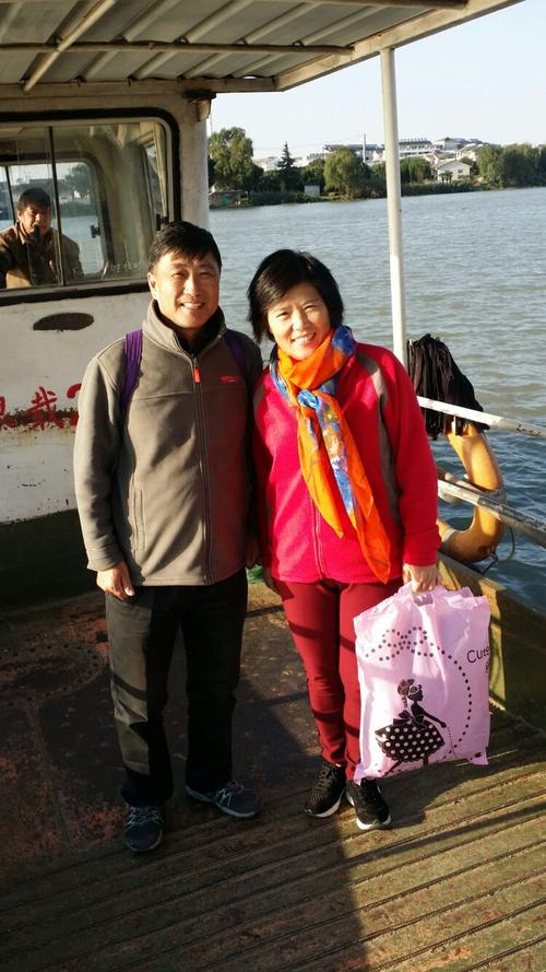 金泽陈新摆渡船,河对岸就是周庄.