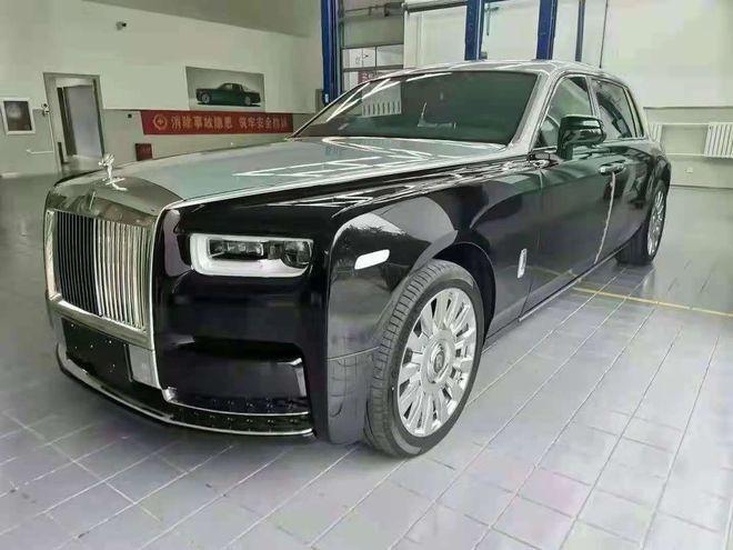 劳斯莱斯幻影加长版四座黑红顶配多少钱