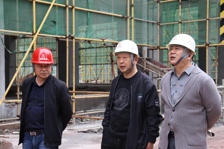 周启银:重庆建筑工地上的模范包工头