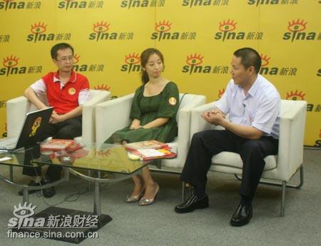 旺仔(左),网民代表王媛女士(中)以及银河证券研究中心副总丁圣元先生