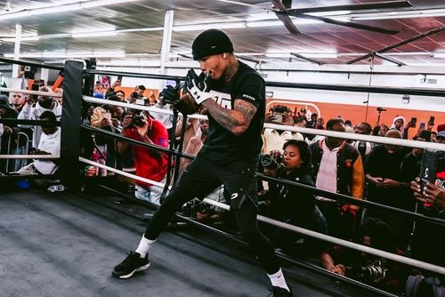 图:戴维斯开启野兽模式备战甘博_拳击|拳击航母-中文