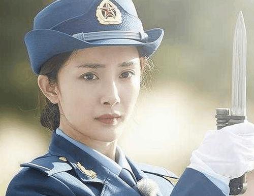 8大女明星穿军装的照片, 谁更有军人的气息? 讲真