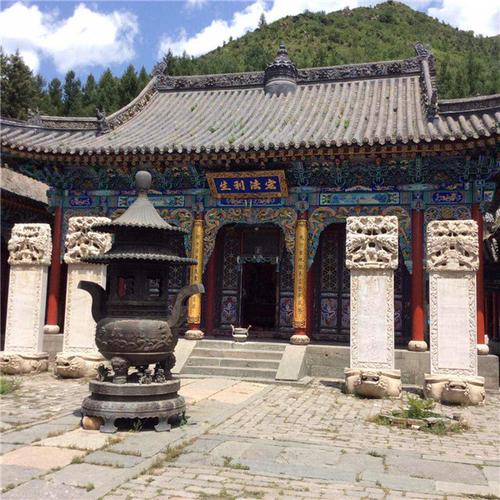五台山景区官网主编与龙泉寺悲明大师交流佛学