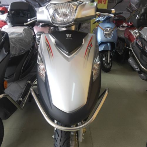 铃木踏板车100全系列,本田踏板车100cc系列 豪爵铃木踏板车 hj100t-8c 红色和银色两个颜色