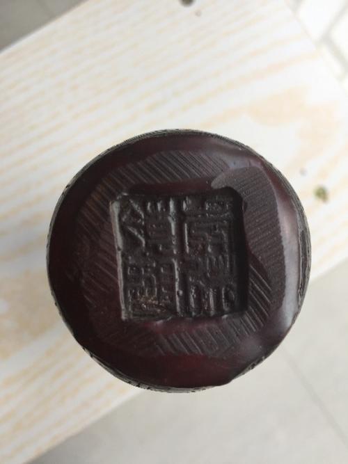 这个乾隆年制的百子祝寿瓶是真品吗?什么材料?价位多少?