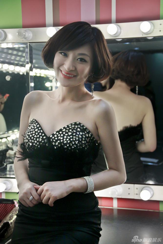 16 11:12:09 6 / 6 新浪娱乐讯 近日,光线艺人方龄主持了歌手黄征加入