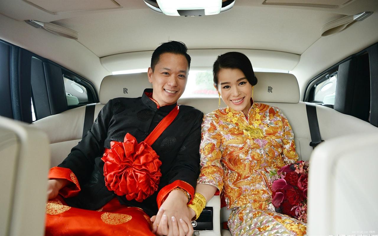 胡杏儿和老公结婚照