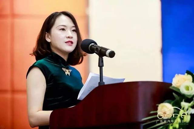 深圳市澳康达名车广场有限公司总经理陈祥达应邀在论坛上作主题演讲