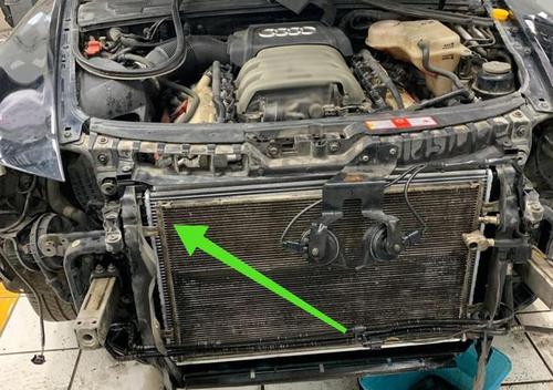 28万公里的奥迪检修,下护板上面都是液体,检查结果让车主担忧!