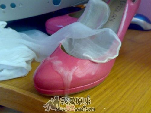 彩色高跟鞋和丝袜