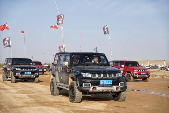 在阿拉善看到bj40越野车也能开启养成模式