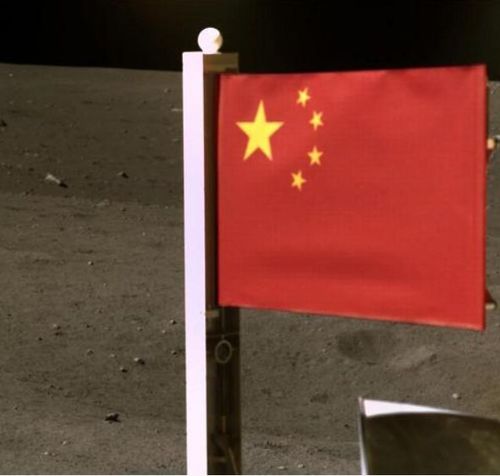中国国旗在月球上迎风飘动?其实我们都想错了,嫦五之父说出真相