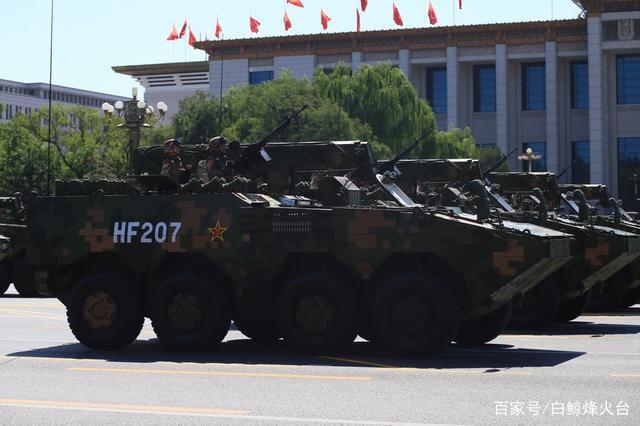 轮式装甲抢修车.