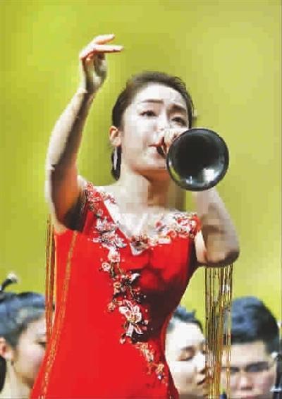90后演奏家刘雯雯接棒她的老师,著名唢呐演奏家刘英,重新演绎经典曲目
