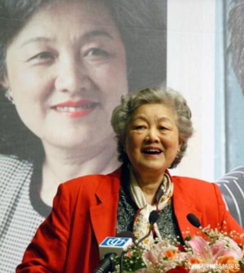 民国著名交际花爱上花花公子大着肚子遭抛弃生下一女成外交官