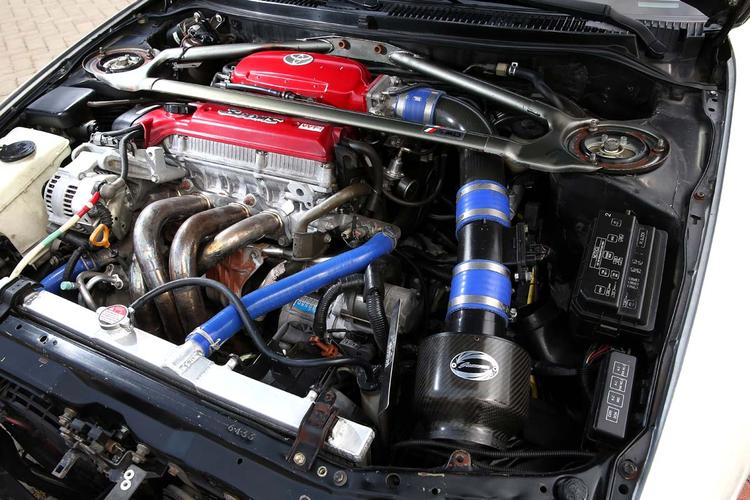 国内首见日规ae111 toyota四缸引擎名机   90年代的toyota corolla为