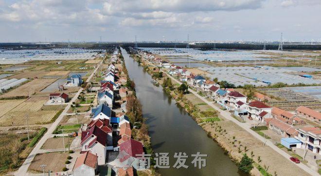 航拍如东县丰利镇光荣村河道虾棚构建小棚虾养殖尾水三池两坝模式