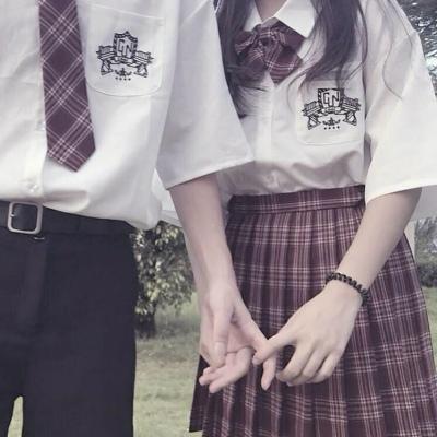 qq一男一女情侣校服头像