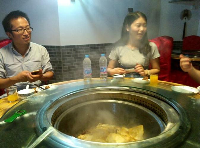 来看望老师的美女帅哥,还有一位没有入镜,是我的水平太差!