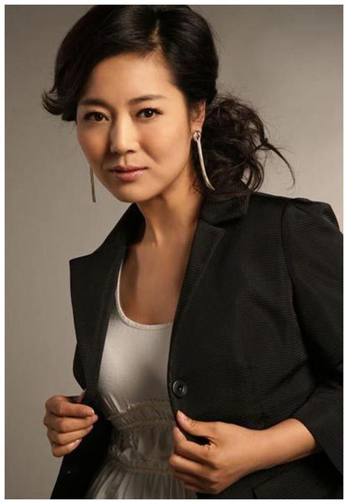 她是一个快被遗忘的女演员,因患病身材肥胖,现被丈夫宠成公主!