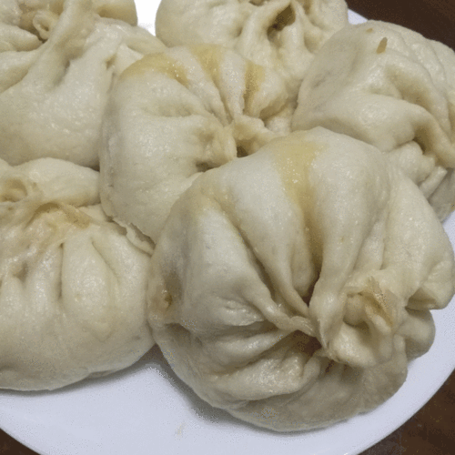 猪肉大葱包子,皮薄馅香,一口气吃了好几个