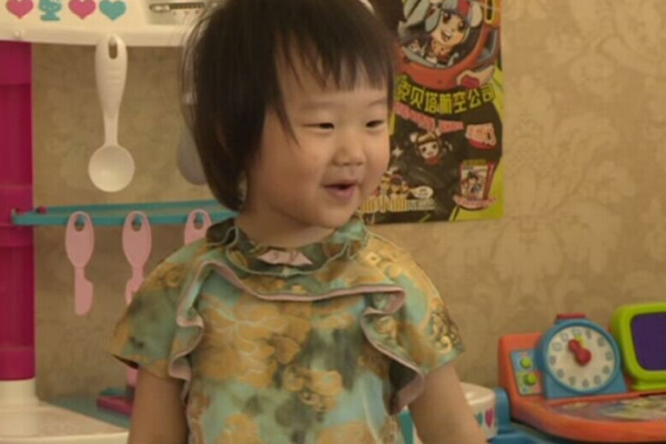《老板变形记》郑渊洁孙女首曝光 小脸肉嘟嘟超萌-老板变形记