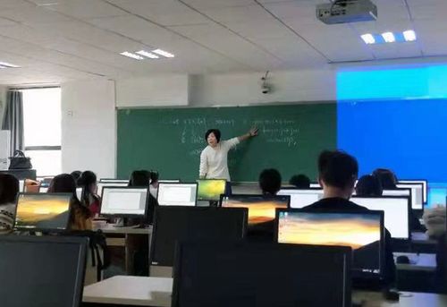 任志鸿老师在授课