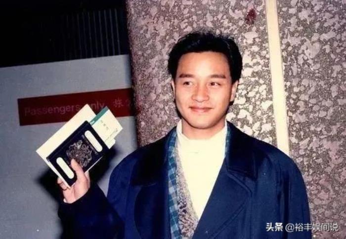 张国荣唐鹤德(爱人唐鹤德晒半裸照)