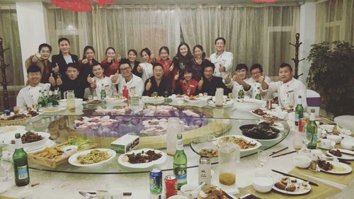 每月一次快乐大家庭聚餐