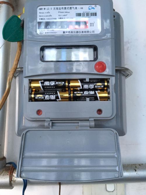 请问我家这种燃气表怎么插卡?