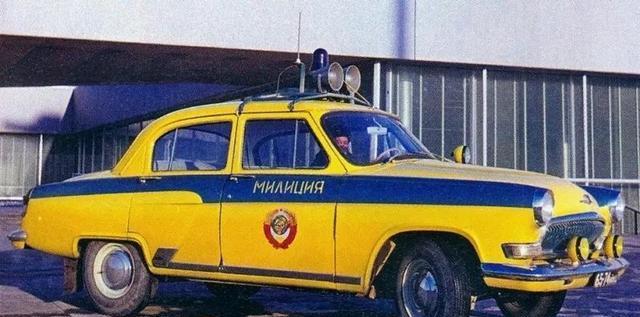 苏联时代的各种警车,还挺好看的