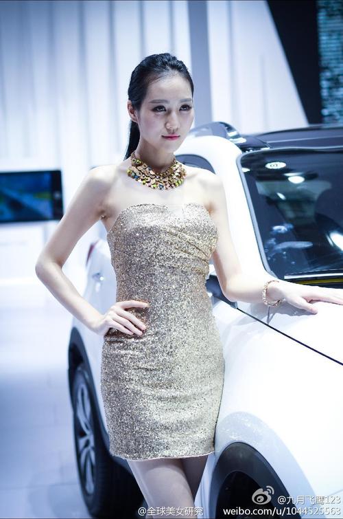 车展上的金衣美女模特林小可