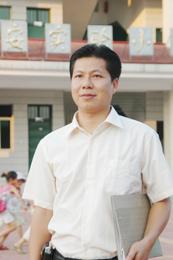 万安县实验小学 校长 刘万能,1973年12月出生,大专学历,中共党员
