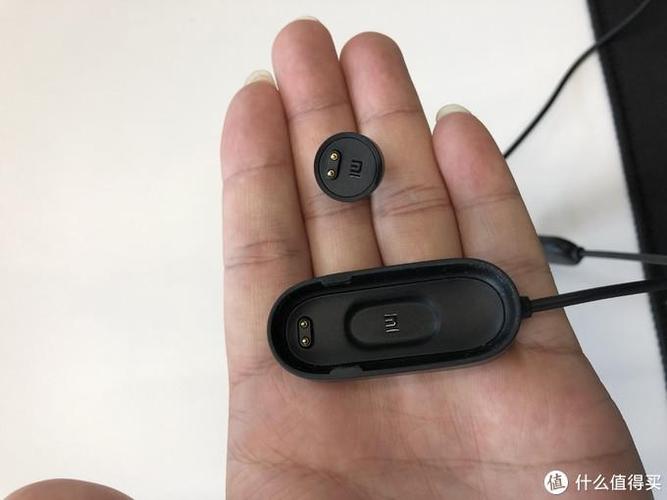 充电器对比:小米手环   充电器(上),小米手环   充电器(下)