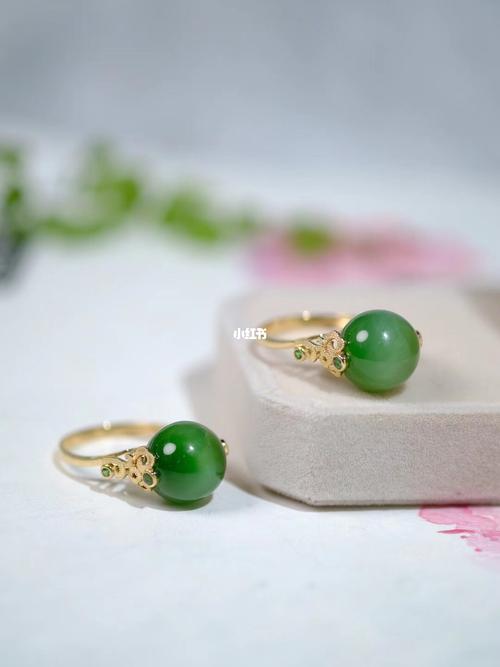 18k金伴钻厚金镶嵌碧玉猫眼圆珠戒指_戒指_18k金_和田