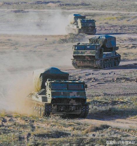 11式122毫米自行火箭炮.