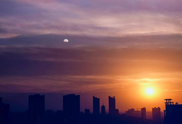 日月同辉的寓意是什么