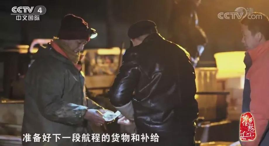 因此,每天三更半夜,四面八方的小商小贩和镇里居民不约而同地来到