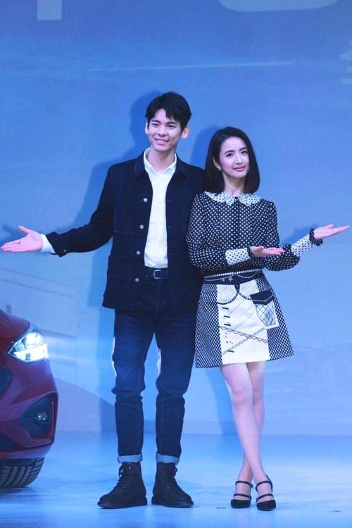 林依晨与林柏宏亮相台北.